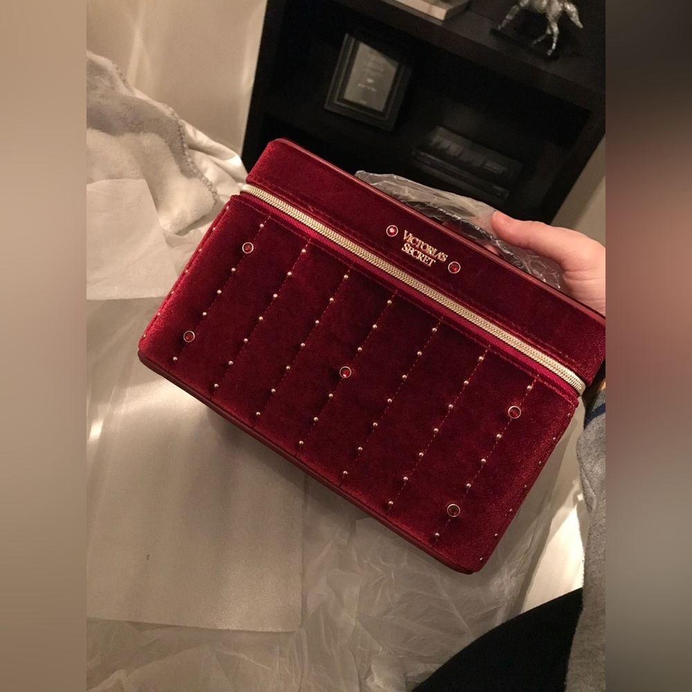 SOLD Victoria’s Secret Velvet Train Case Make Up Cosmetics Bag